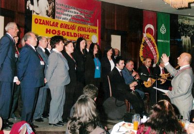 ozanlar-korosunu-yonetirken2.jpg