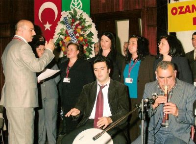 ozanlar-korosunu-yonetirken4.jpg
